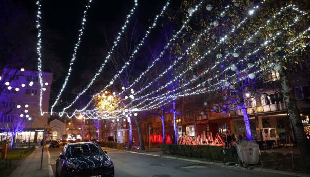 U Radićevoj ulici otvoren 'Ulični novogodišnji festival'