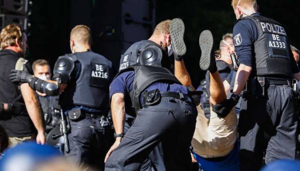 U razbijanju protesta u Berlinu povrijeđeno 18 policajaca