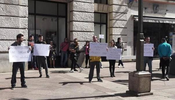 U Rijeci održan protest građana protiv Kriznog štaba, 5G mreže i Billa Gatesa