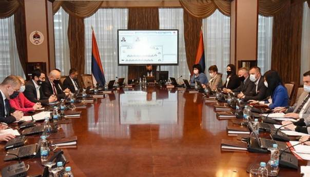 U RS će od ponedjeljka biti dozvoljen rad kina i bazena