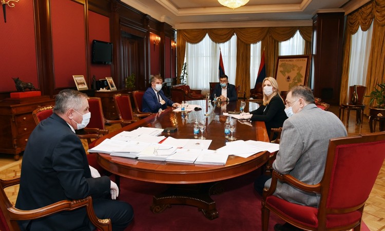 U RS dezinfekcija bolnica i karantina te zabrana kretanje više od tri osobe