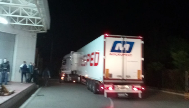 U RS iz Srbije stiglo deset respiratora i 5.000 testova za koronavirus