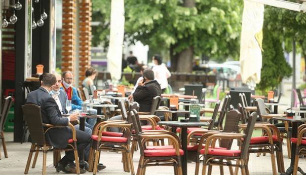 U RS obavezne maske na otvorenom gdje nije moguća distanca