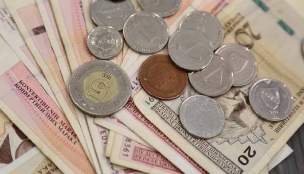 U RS prosječna plaća u januaru 914 KM, manja od decembarske