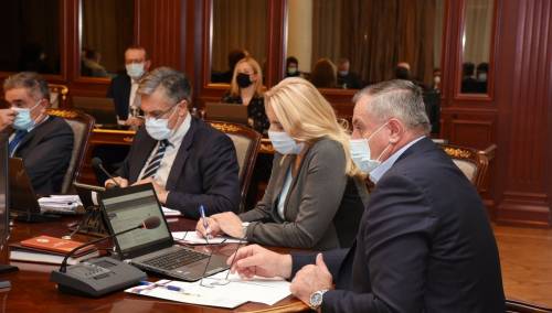 U RS se obustavlja nastava na sedam dana