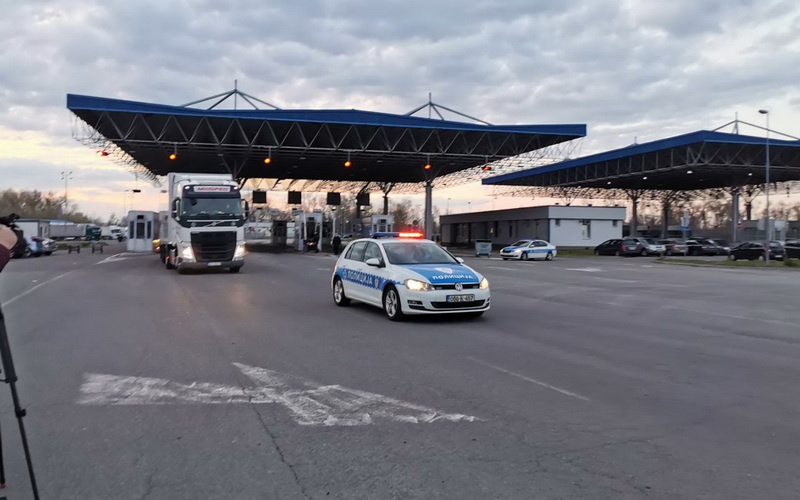 U RS stigla pomoć iz Srbije, Dodik zahvalio Vučiću