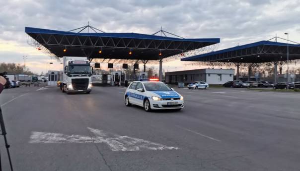 U RS stigla pomoć iz Srbije, Dodik zahvalio Vučiću