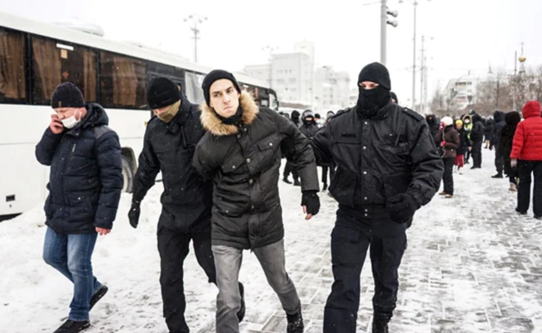 U Rusiji uhapšeno više od 800 osoba tokom antiratnih protesta