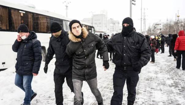 U Rusiji uhapšeno više od 800 osoba tokom antiratnih protesta