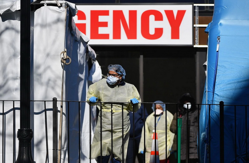 U SAD-u od koronavirusa umrlo više od 900.000 ljudi