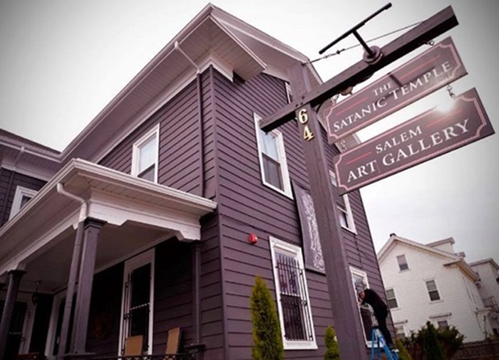 U SAD-u uhapšen muškarac: Bacio bombu na Sotonistički hram