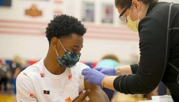 U SAD uvedena treća doza Pfizera za tinejdžere