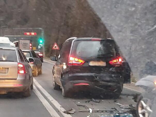 U saobraćajnoj nesreći između tunela u Vranduku nije bilo povrijeđenih osoba