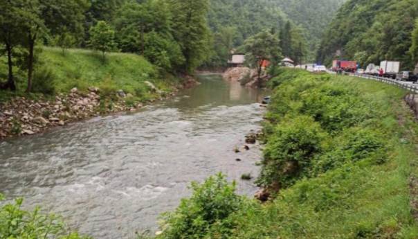 U saobraćajnoj nesreći kod Busovače poginuo muškarac, dvije osobe teško povrijeđene