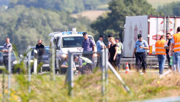 U saobraćajnoj nesreći kod Kaknja povrijeđene četiri osobe