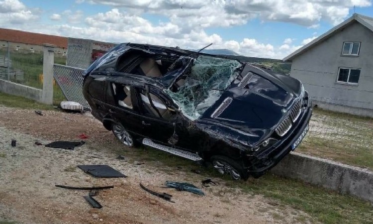 U saobraćajnoj nesreći kod Livna teško povrijeđen vozač BMW-a