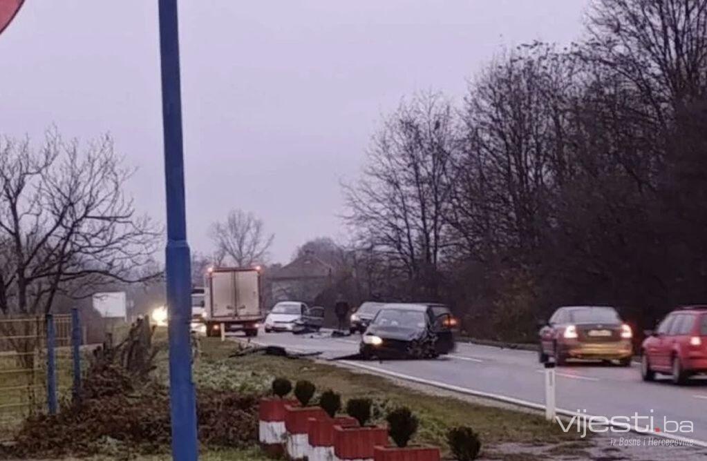U saobraćajnoj nesreći kod Lukavca povrijeđene tri osobe