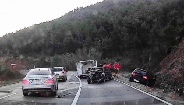U saobraćajnoj nesreći kod Mostara tri osobe povrijeđene
