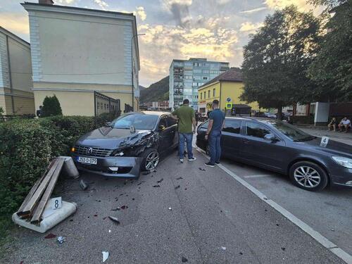 U saobraćajnoj nesreći kod škole u Goraždu povrijeđeno šest osoba