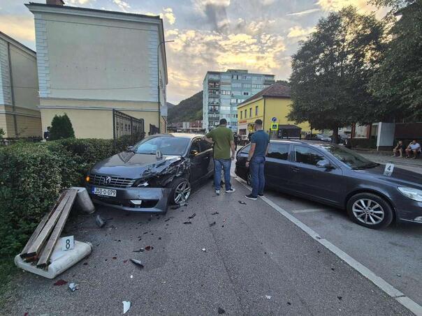 U saobraćajnoj nesreći kod škole u Goraždu povrijeđeno šest osoba