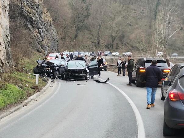U saobraćajnoj nesreći kod Zvornika troje povrijeđeno