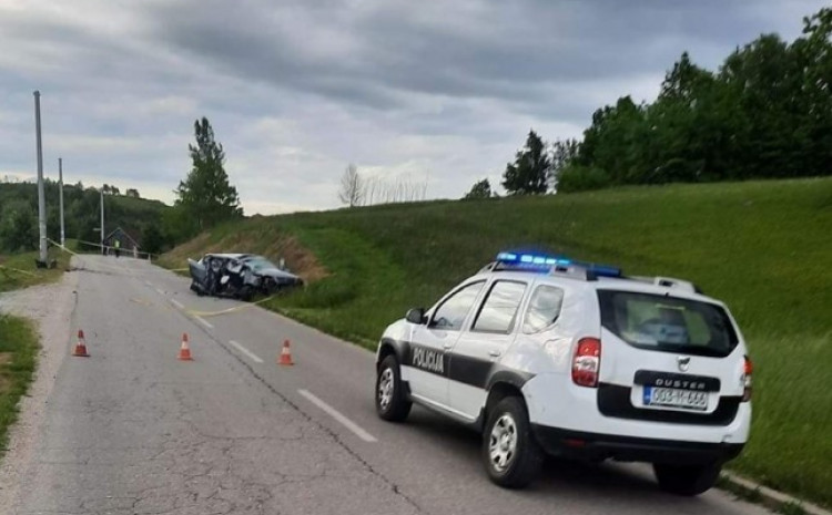 U saobraćajnoj nesreći u Cazinu poginuo 21-godišnjak