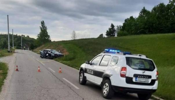 U saobraćajnoj nesreći u Cazinu poginuo 21-godišnjak