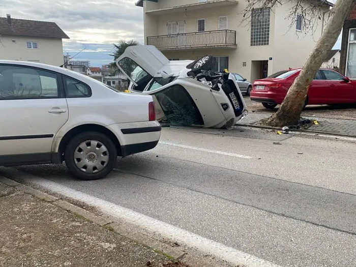 U saobraćajnoj nesreći u Grudama povrijeđene tri osobe