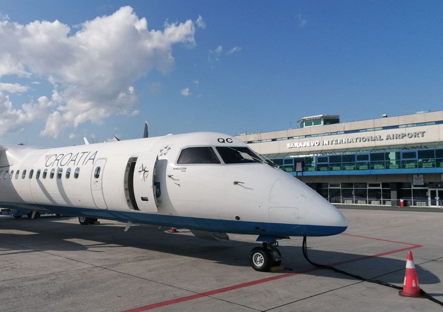 U Sarajevo iz Zagreba sletio avion oštećen metkom iz vatrenog oružja?