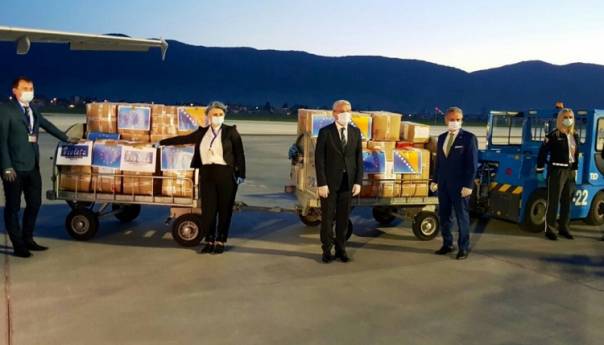 U Sarajevo sletio avion iz Šangaja sa donacijom Violete