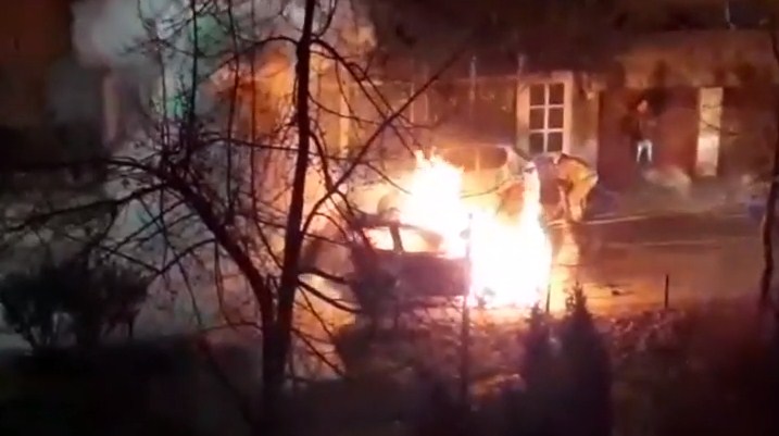 U sarajevskom naselju Breka izgorjela dva auta