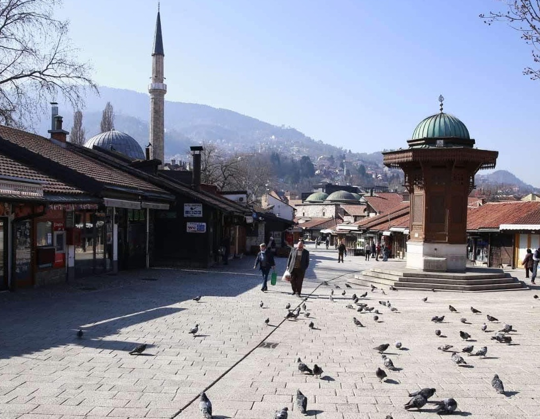 U Sarajevu danas kratkotrajne-etapne obustave saobraćaja zbog javnog skupa