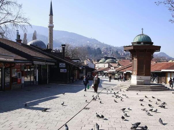 U Sarajevu danas kratkotrajne-etapne obustave saobraćaja zbog javnog skupa