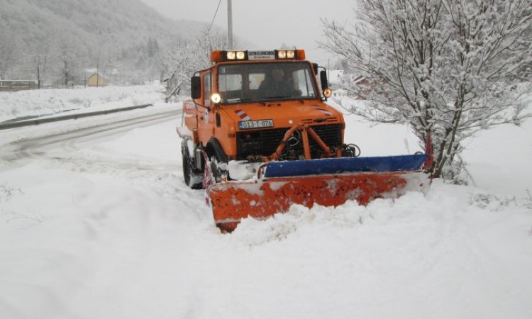 U Sarajevu na terenu 40 vozila i 90 radnika rade na čišćenju saobraćajnica