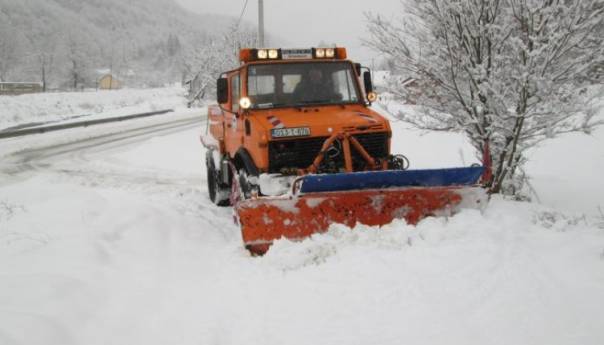 U Sarajevu na terenu 40 vozila i 90 radnika rade na čišćenju saobraćajnica