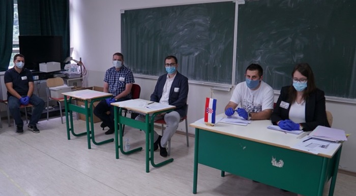 U Sarajevu otvorena glasačka mjesta za izbore u Hrvatskoj
