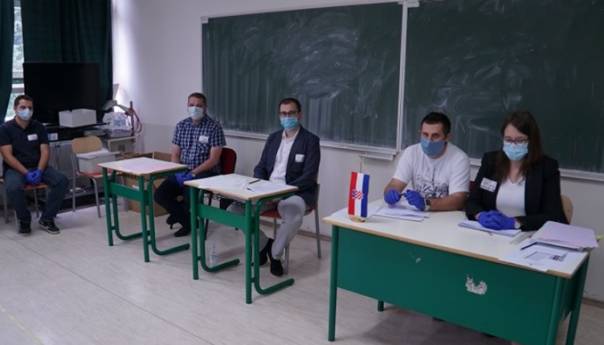 U Sarajevu otvorena glasačka mjesta za izbore u Hrvatskoj