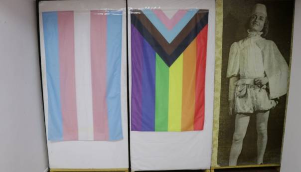 U Sarajevu otvorena izložba '(iz) van ormara' - priča o autovanju LGBTI osoba
