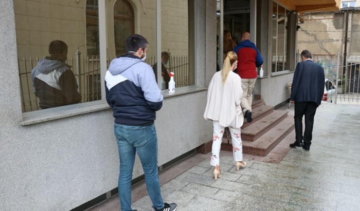 U Sarajevu otvoreno biračko mjesto za izbore u Srbiji
