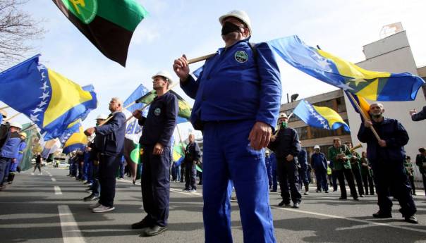 U Sarajevu počeo protestni marš rudara iz FBiH