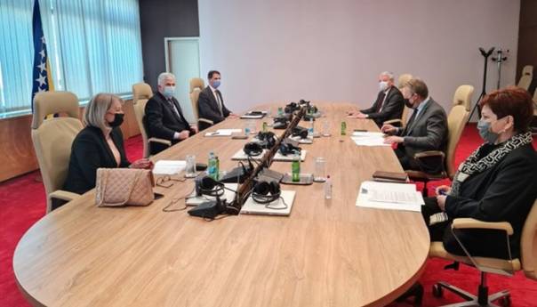 U Sarajevu počeo sastanak Izetbegovića i Čovića