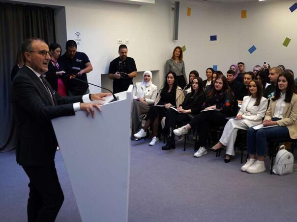 U Sarajevu predstavljeno 40 mladih ambasadora zaštite slobode izražavanja (VIDEO)