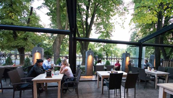 U Sarajevu se od ponedjeljka otvaraju bašte kafića,teretane i bazeni