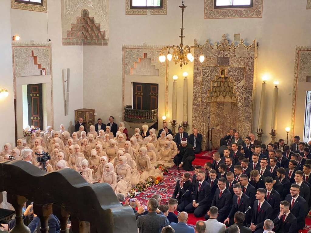 U Sarajevu svečano promovisani maturantice i maturanti Gazi Husrev-begove medrese