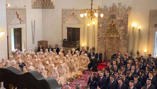 U Sarajevu svečano promovisani maturantice i maturanti Gazi Husrev-begove medrese