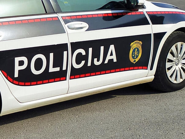 U Sarajevu uhapšen muškarac (79) iz Srbije, udario je pješakinju pa pobjegao