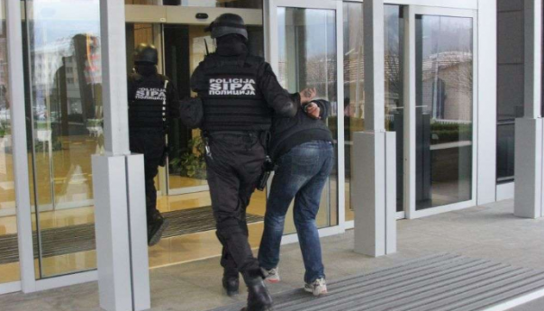 U Sarajevu uhapšena osoba zbog ratnih zločina, pretresi na području Bihaća zbog zloupotrebe položaja