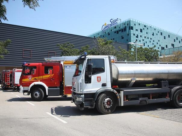 U Šibeniku se zapalio shopping centar: Okolni objekti bez struje, ljudi evakuisani
