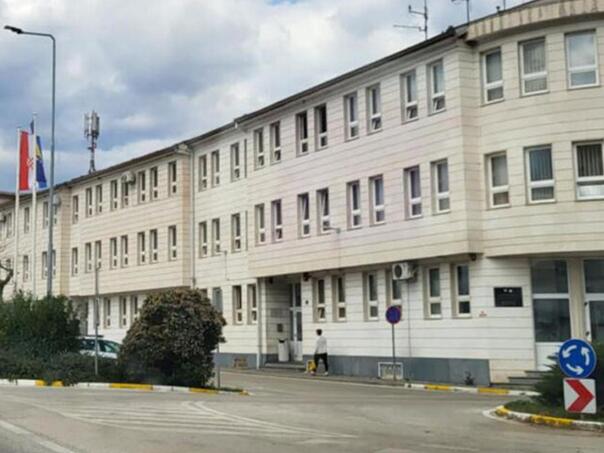 U Širokom Brijegu optuženi da su otkopali grob i premjestili tijelo