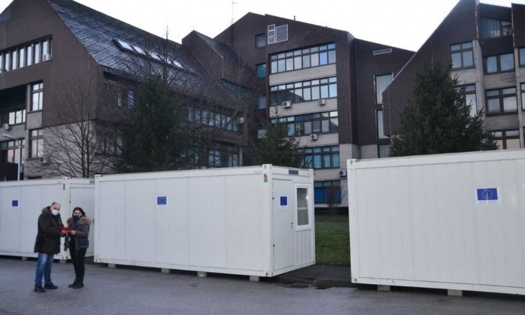 U sklopu EU-ovog projekta oštećenom Domu zdravlja Bihać donirano šest kontejnera